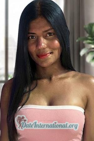 228306 - Laura Age: 26 - Colombia
